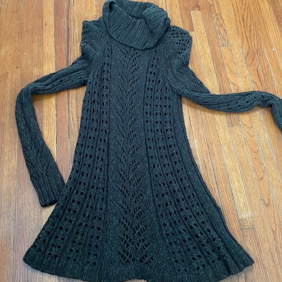 Size medium sweater dress - Picture 2 of 4